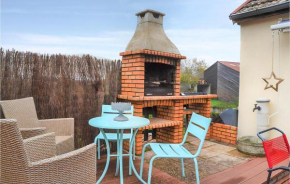 3 Bedroom Awesome Apartment In Autun